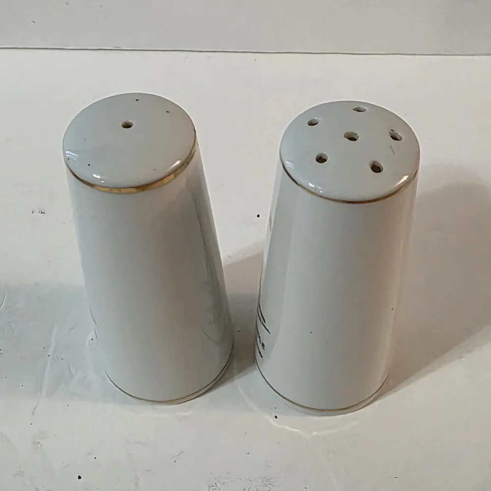 Vtg Souviner Space Needle Seattle Washington Shakers #253 Porcelain